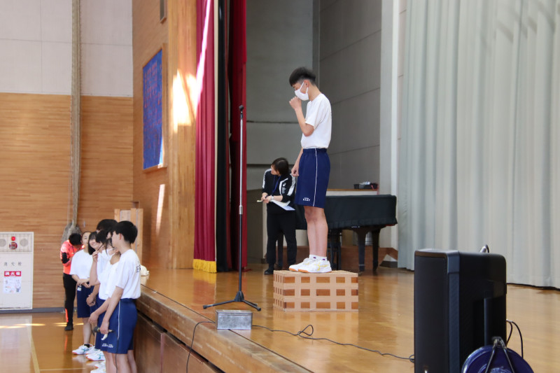 ②